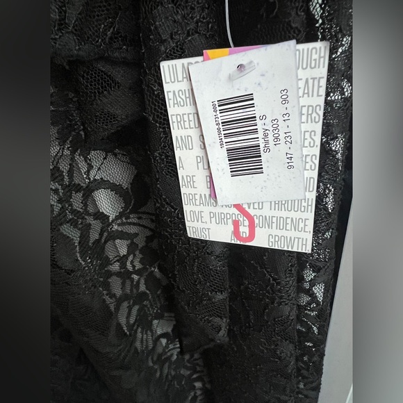Black laced shirley kimono by Lularoe - Picture 3 of 4